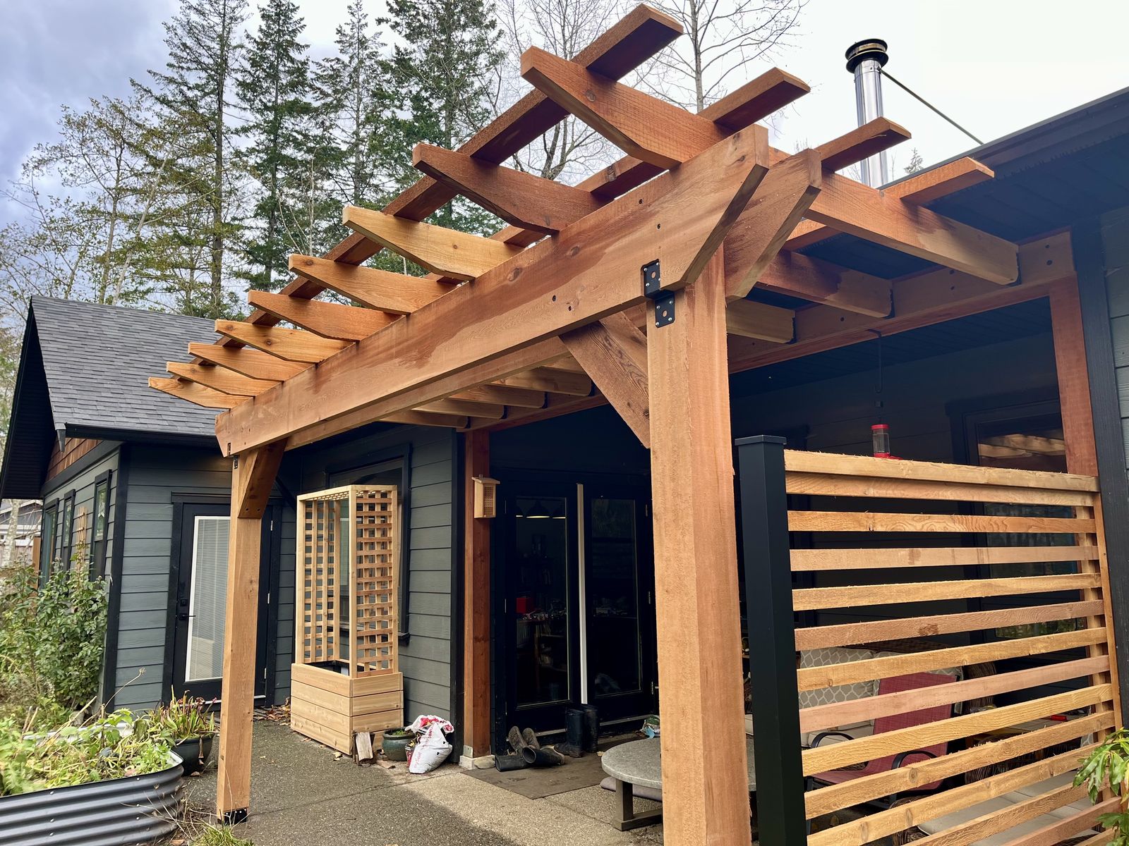 Cedar pergola with slatted privacy wall